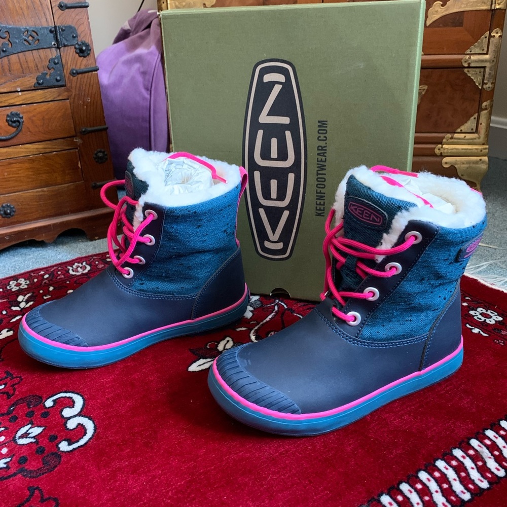 NIB Youth Keen Elsa Winter Boot size 2